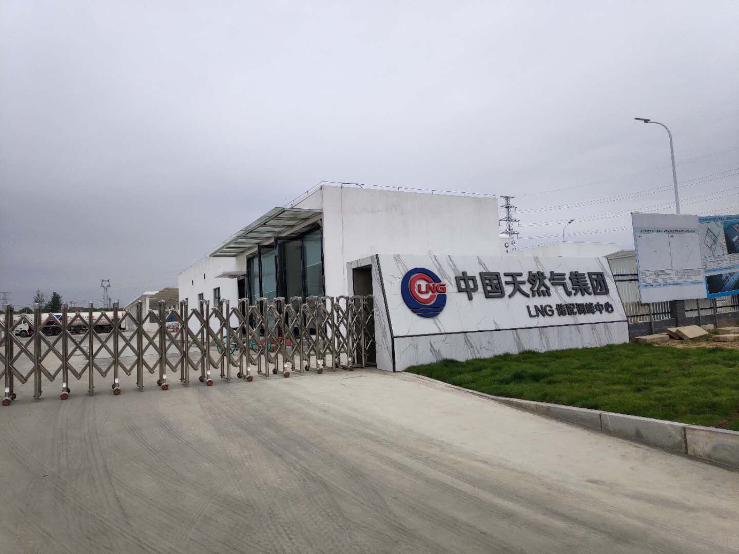 坐在男人嘴上让他添在线视频