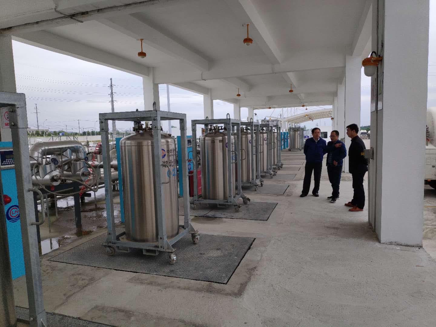 坐在男人嘴上让他添在线视频