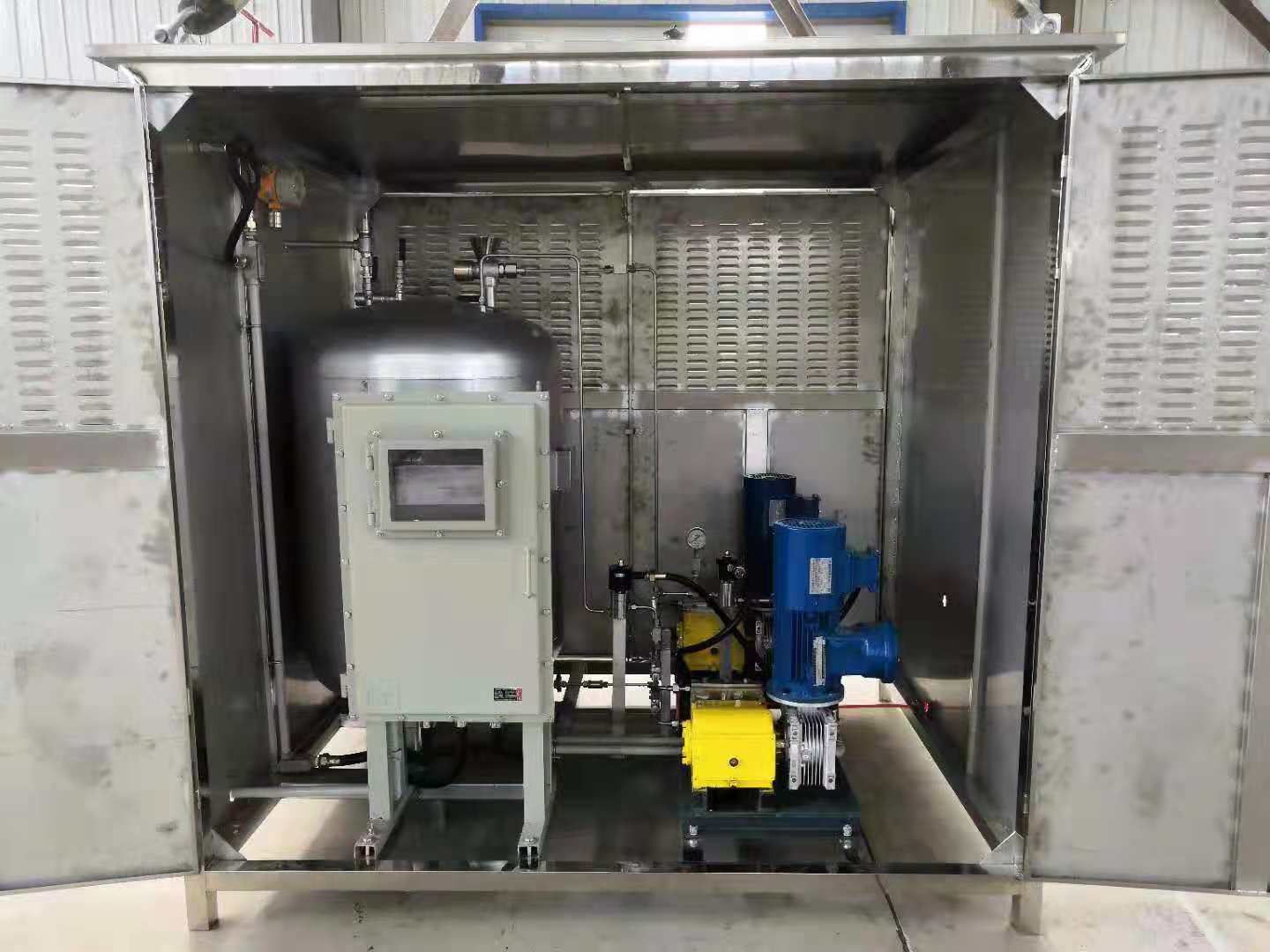 坐在男人嘴上让他添在线视频