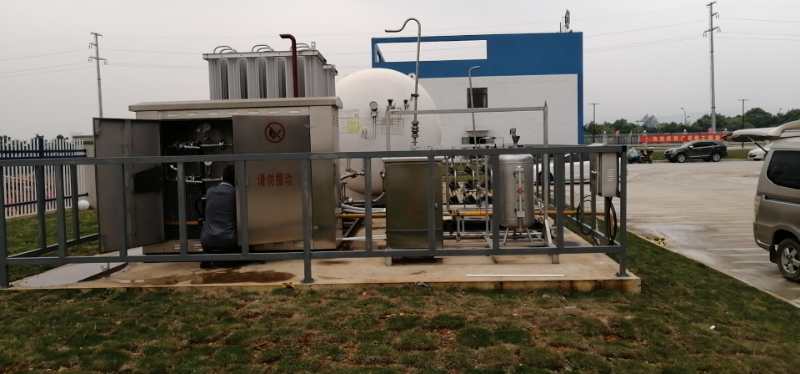 坐在男人嘴上让他添在线视频