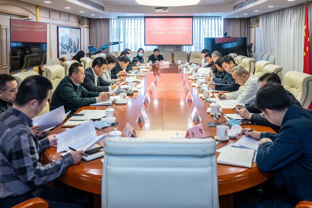 坐在男人嘴上让他添在线视频