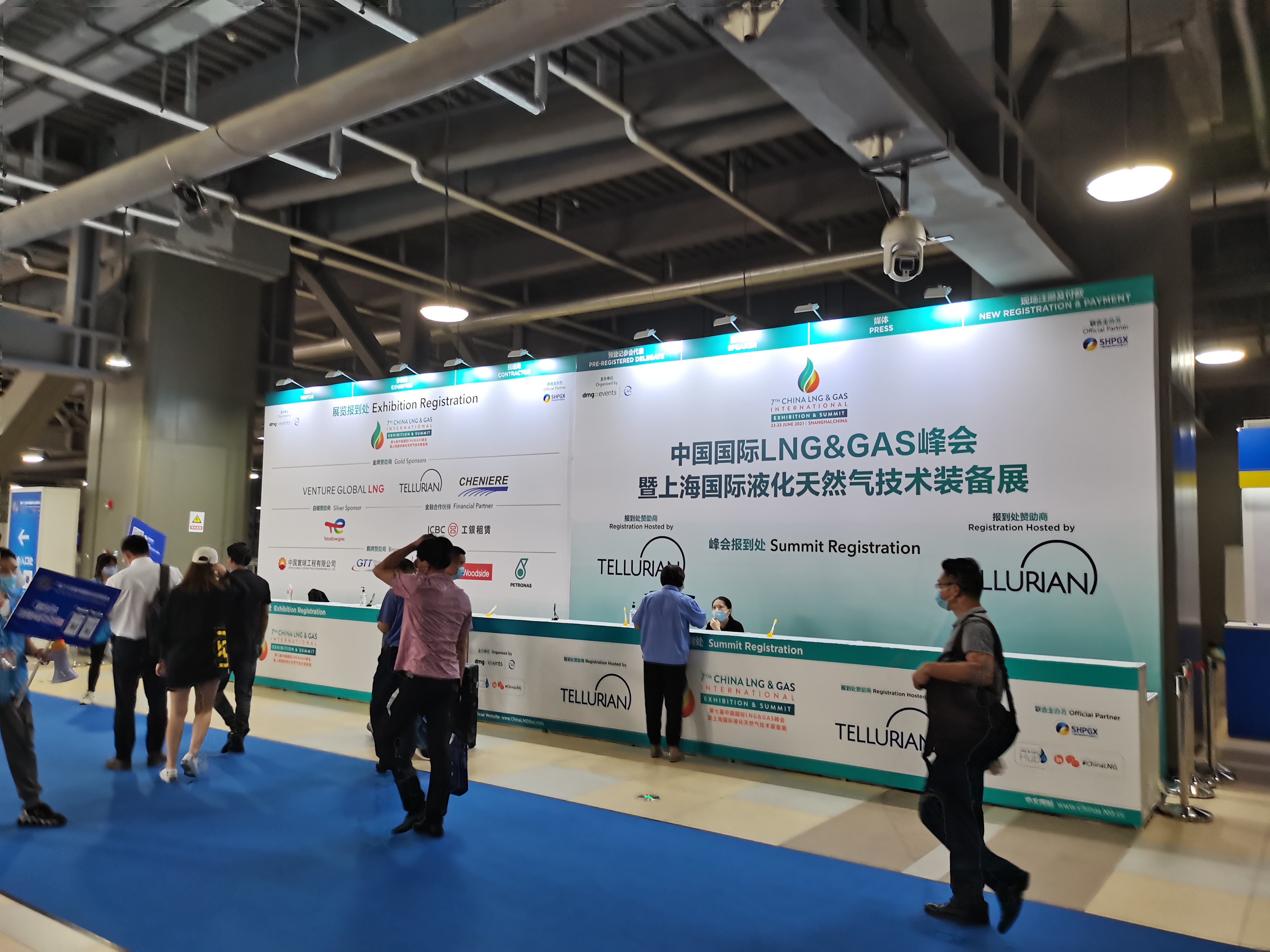 坐在男人嘴上让他添在线视频