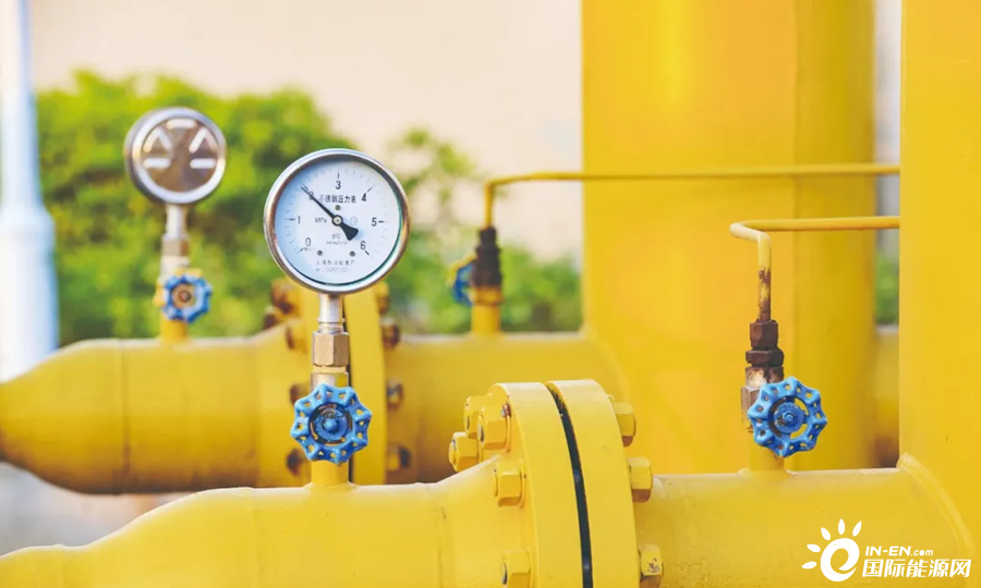 坐在男人嘴上让他添在线视频