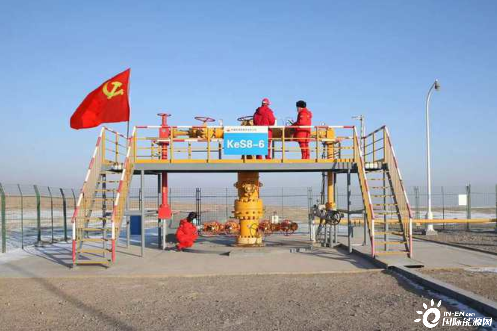 坐在男人嘴上让他添在线视频