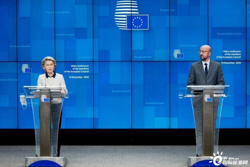 坐在男人嘴上让他添在线视频