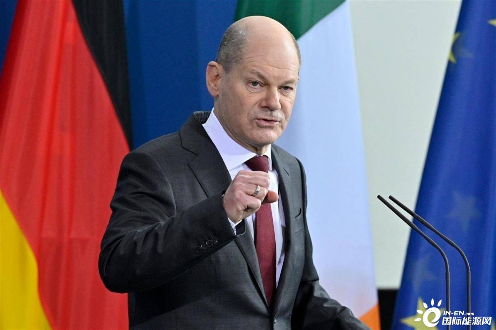 坐在男人嘴上让他添在线视频