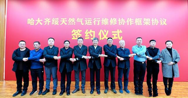 坐在男人嘴上让他添在线视频