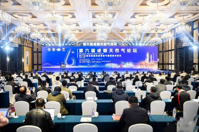 坐在男人嘴上让他添在线视频