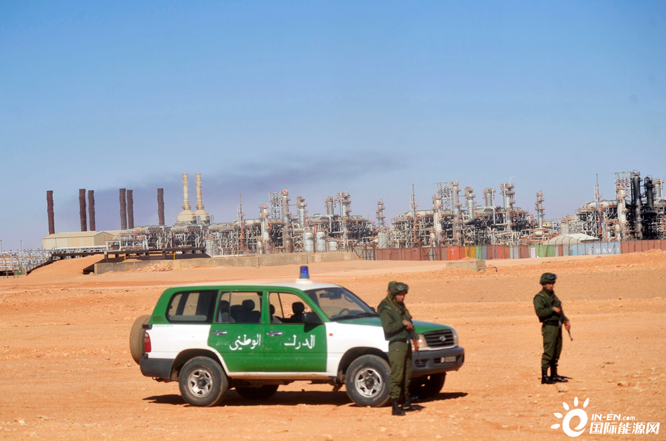 坐在男人嘴上让他添在线视频