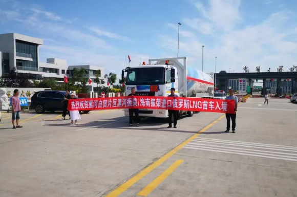 坐在男人嘴上让他添在线视频