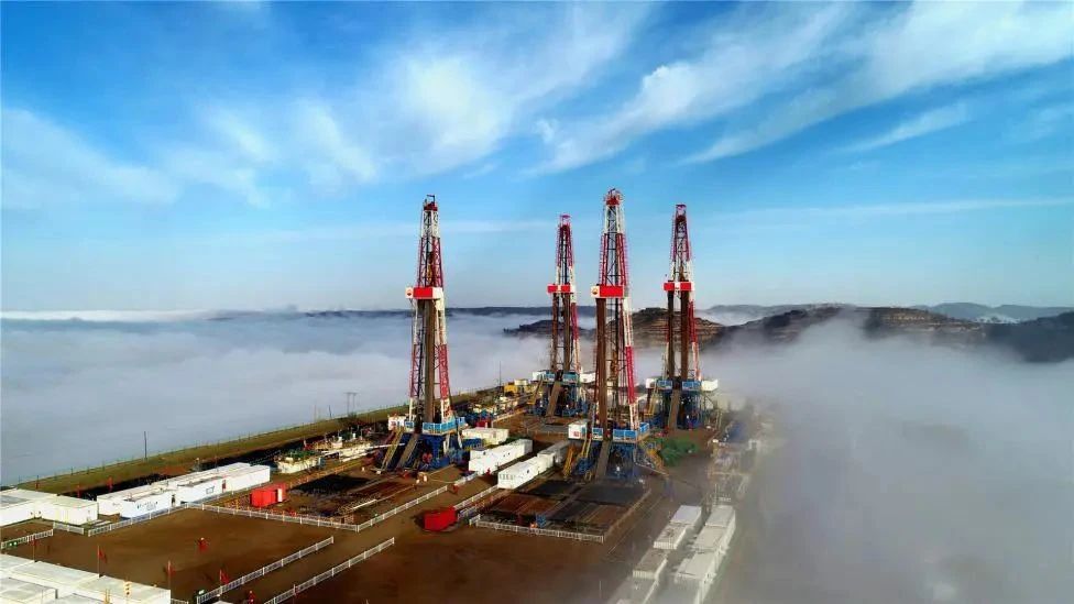 坐在男人嘴上让他添在线视频