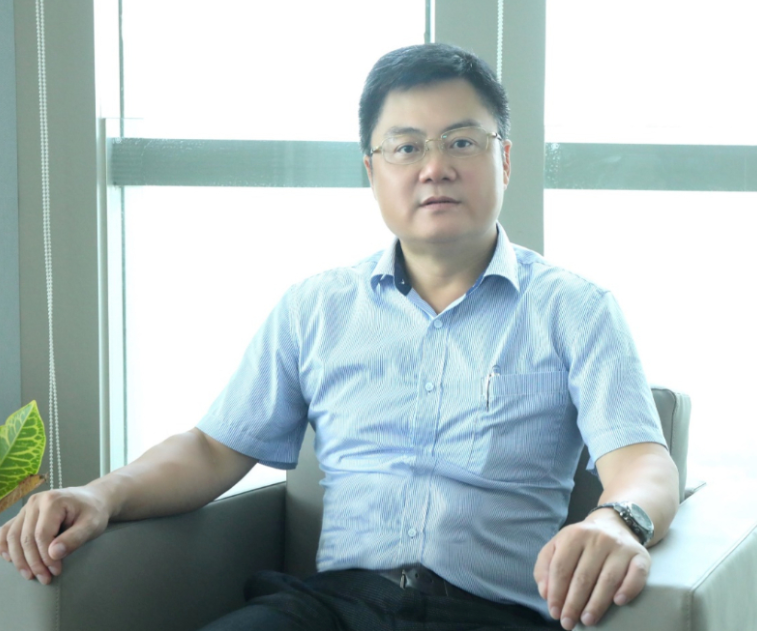 坐在男人嘴上让他添在线视频