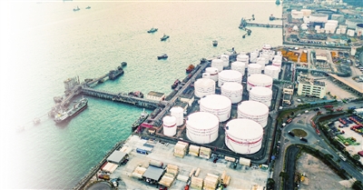 坐在男人嘴上让他添在线视频