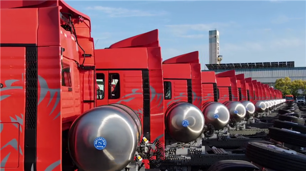 坐在男人嘴上让他添在线视频