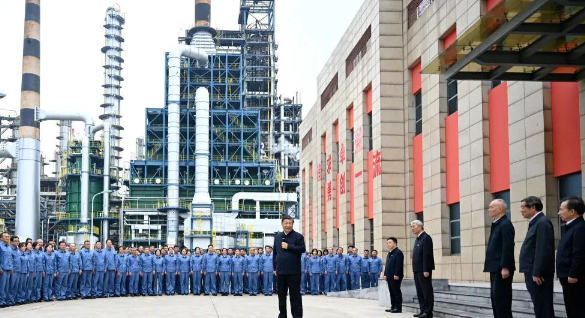 坐在男人嘴上让他添在线视频