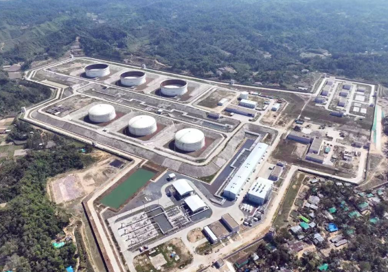 坐在男人嘴上让他添在线视频