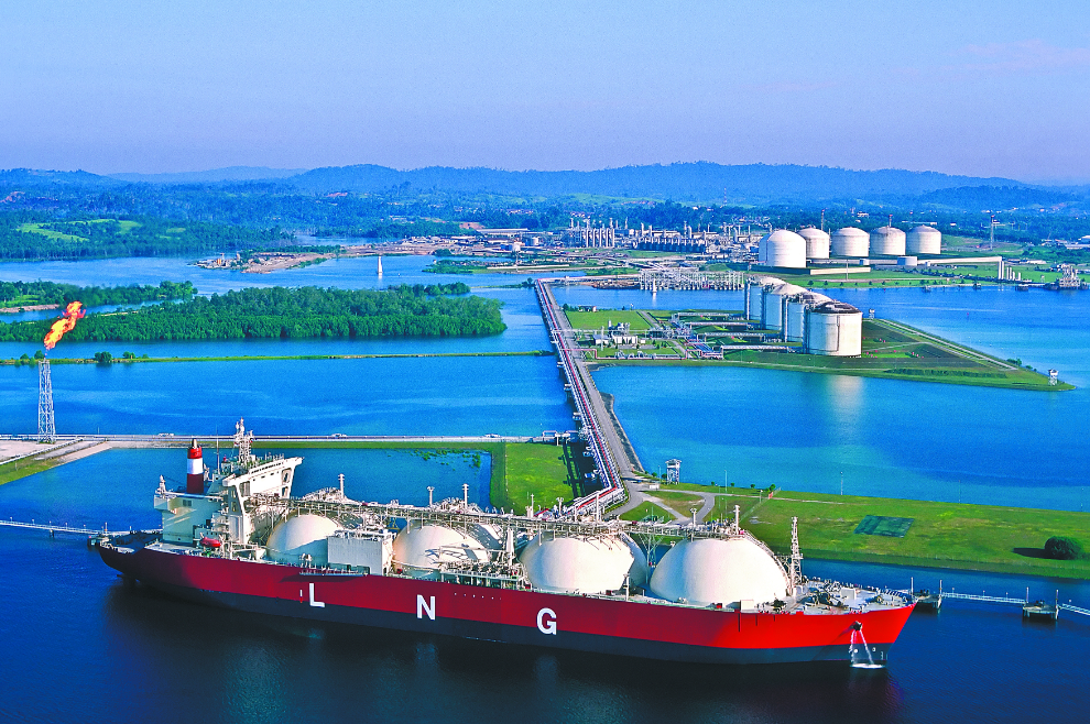 坐在男人嘴上让他添在线视频