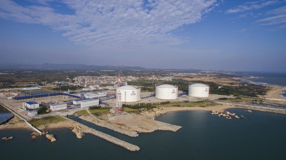 坐在男人嘴上让他添在线视频