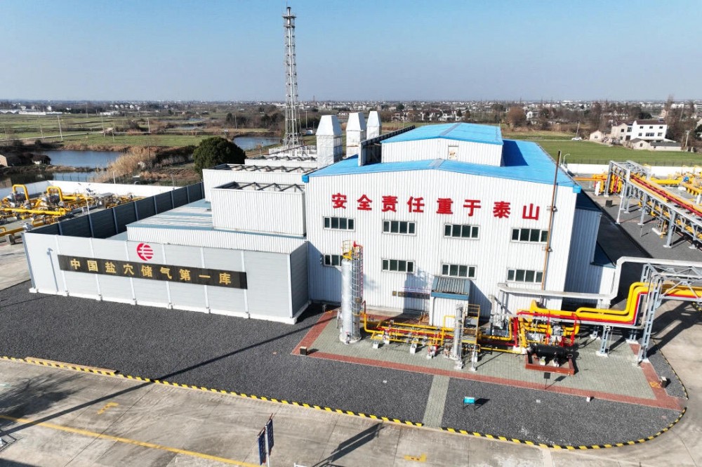 坐在男人嘴上让他添在线视频