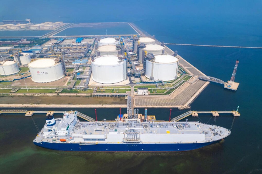 坐在男人嘴上让他添在线视频