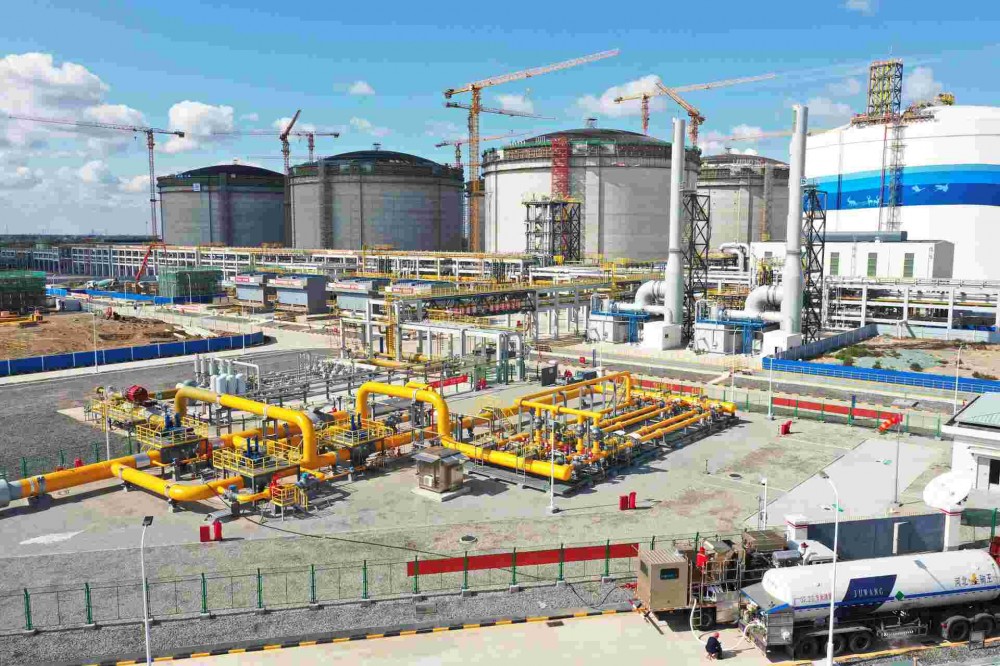 坐在男人嘴上让他添在线视频