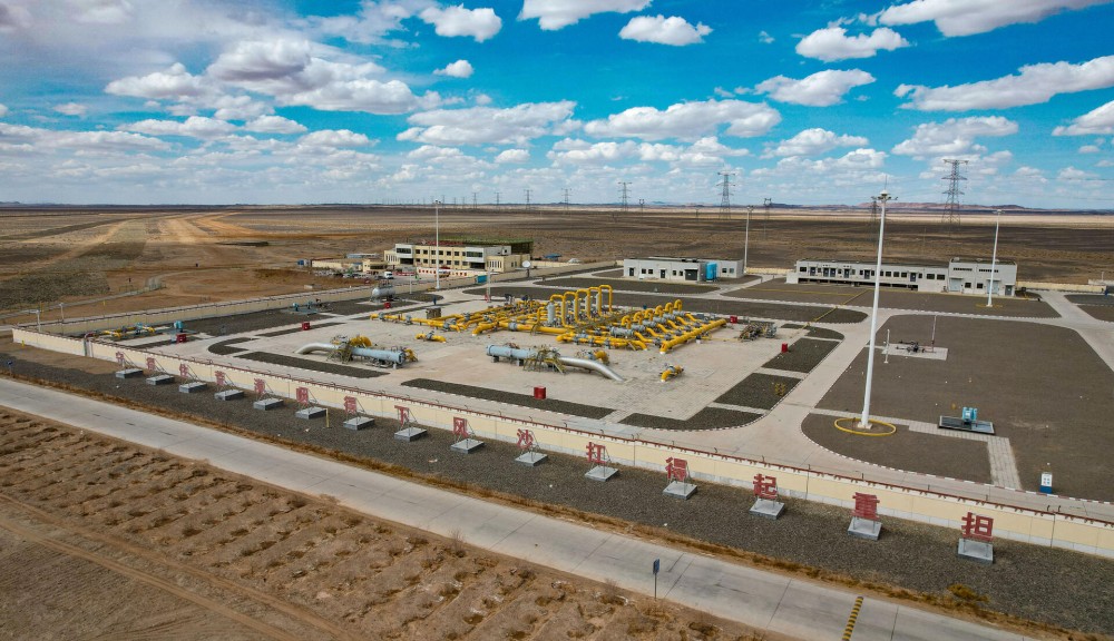 坐在男人嘴上让他添在线视频