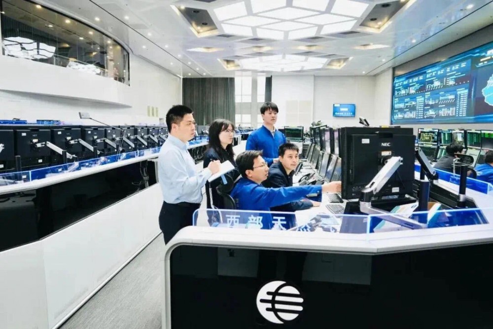 坐在男人嘴上让他添在线视频