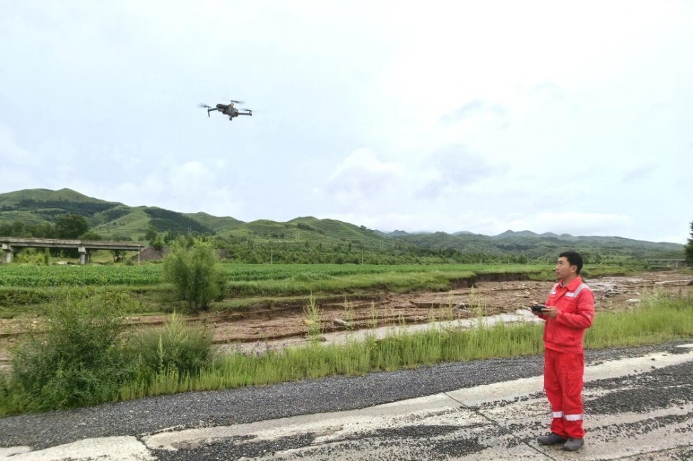 坐在男人嘴上让他添在线视频