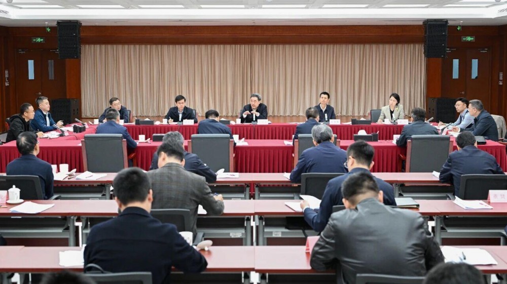 坐在男人嘴上让他添在线视频